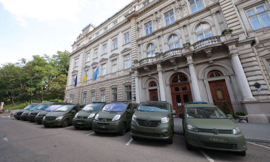 ten-ambulances-lviv-tile